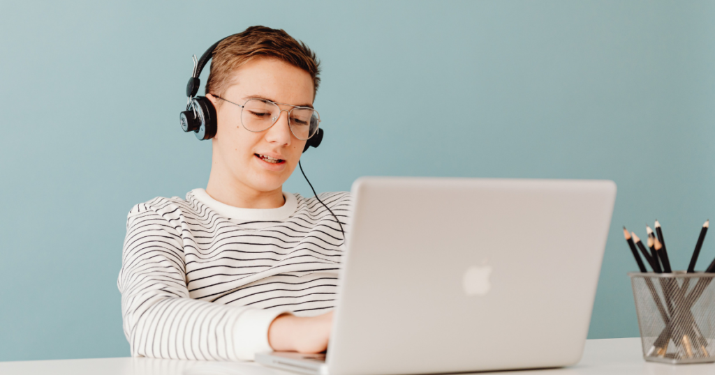 Best side hustles for teens to make money in 2026