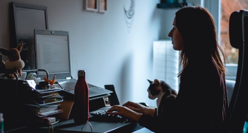 Teenager earning money from home doing online side hustles
