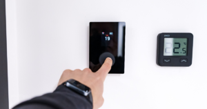 How to save money on power bill: thermostat and home energy savings