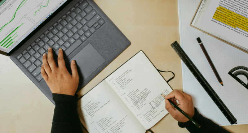 Realistic income planning for side hustles for college students